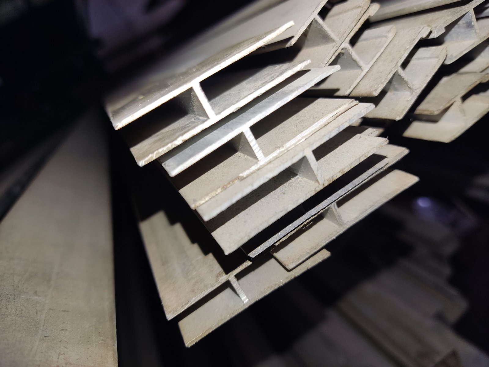Aluminium H Besar CA 38 x 0.8