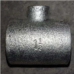 Reducer Tee Besi Galvanis 1-1/2″ x 1/2″