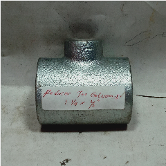Reducer Tee Besi Galvanis 1-1/4″ x 1/2″
