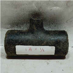 Reducer Tee Besi Hitam Las 11/4″x1/2″ SCH40