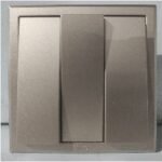 SIMON E3 301032-44 3 Gang 2 Way Sw Gold (80)
