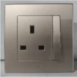 SIMON E3 301382B-44 BS Socket 13A Gold (100)