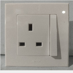 SIMON E3 301382B BS Socket 13A Putih (100)