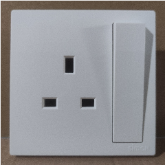 SIMON M3 581382 13A BS Switched Socke(10/100