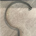 Gantungan Talang Besi 1/2 Lingkar 20cm Brack