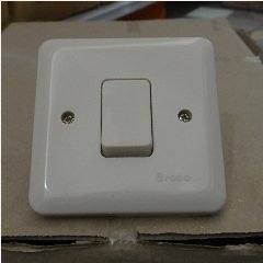 BROCO Saklar Tunggal Tanam 6621U