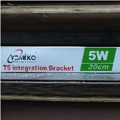 Lampu Led YOMIKO T5 30cm x 5w ww