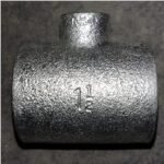 Reducer Tee Besi Galvanis 1-1/2″ x 1/2″