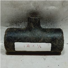 Reducer Tee Besi Hitam Las 11/4″x1/2″ SCH40