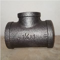 Reducer Tee Besi Drat Hitam 1-1/4″ x 1″