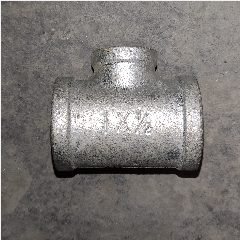 Reducer Tee Besi Galvanis 1″ x 1/2″