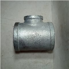 Reducer Tee Besi Galvanis 2-1/2″ x 1-1/2″