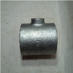 Reducer Tee Besi Galvanis 2″ x 1/2″