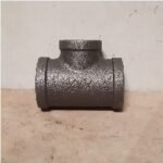Reducer Tee Besi Drat Hitam 3/4″ x 1/2″
