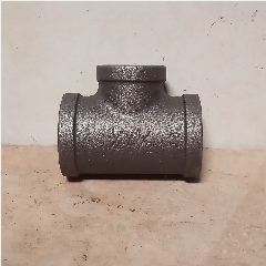 Reducer Tee Besi Drat Hitam 3/4″ x 1/2″