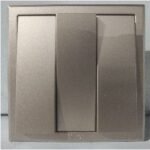 SIMON E3 301032-44 3 Gang 2 Way Sw Gold (80)