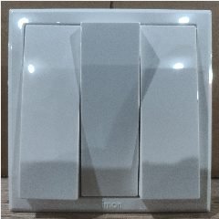 SIMON E3 301032 3 Gang 2 Way Switch (80)