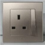 SIMON E3 301382B-44 BS Socket 13A Gold (100)
