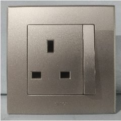 SIMON E3 301382B-44 BS Socket 13A Gold (100)